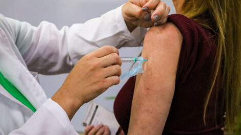 Vacinação contra a gripe será aberta para todos os moradores de Maringá a partir de segunda (29)