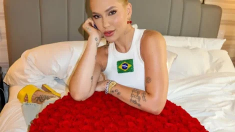 Virginia recebe flores no Dia dos Namorados e Vini Jr. reage
