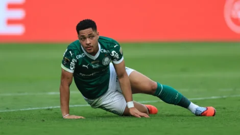 Vitor Roque não terá férias durante Copa para seguir tratamento de lesão