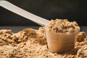 Whey protein e leite em pó vencidos: polícia fecha 'fábrica' que embalava produtos e revendia