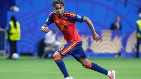 Yamal entra em top 10 dos mais jovens a marcar em Copas; Pelé lidera lista