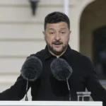 Zelensky chega a Londres para reunião com Starmer, Merz e Macron