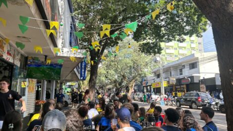 confira detalhes da torcida maringaense no jogo Brasil X Japão