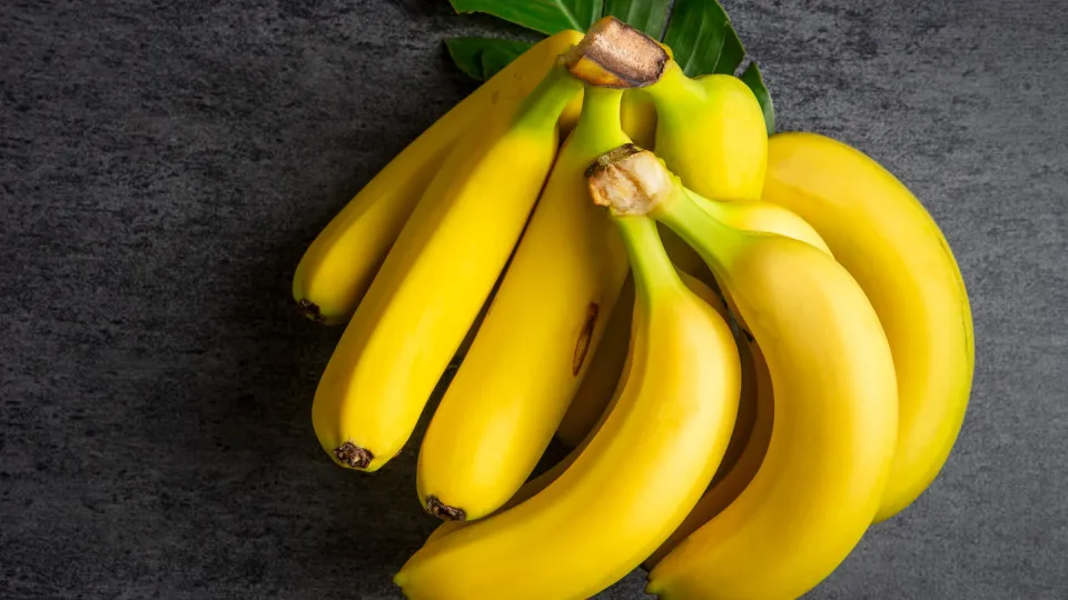 4 truques simples para fazer as bananas durarem mais tempo