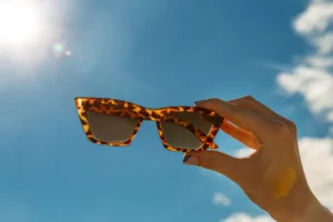 7 mitos sobre óculos de sol que podem colocar a saúde dos olhos em risco