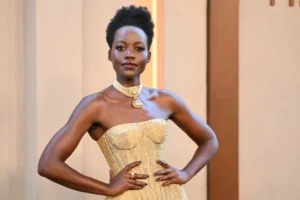 A beleza está nos olhos de quem vê, diz Lupita Nyong'o, Helena de Troia de 'Odisseia'