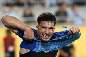 Ajax encaminha contratação de Marcos Leonardo por R$ 150 milhões