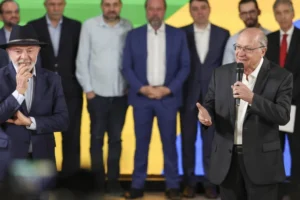 Alckmin é oficializado candidato a vice de Lula para eleições de outubro