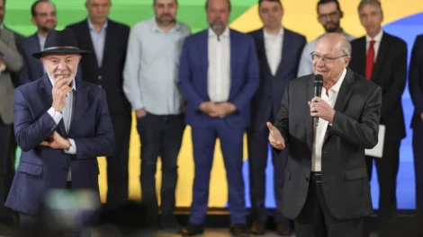 Alckmin é oficializado candidato a vice de Lula para eleições de outubro