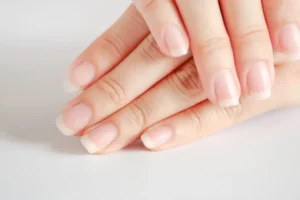 Alteração nas unhas pode ser sinal de câncer de pulmão; entenda