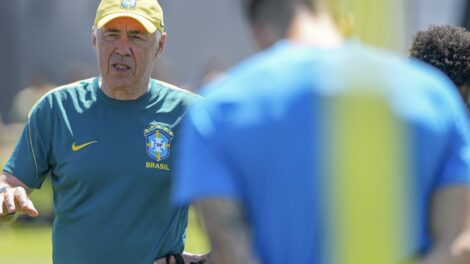 Ancelotti dá pista de Martinelli para vaga de Paquetá contra Noruega