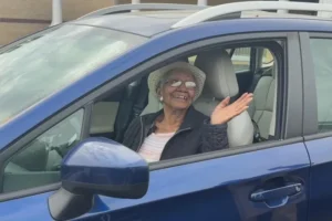 Aos 108 anos, Susan ainda dirige e vive sozinha. "Tentar cuidar de mim"