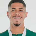Apesar do transfer ban, Santos busca informações sobre lateral do Goiás