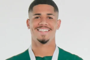 Apesar do transfer ban, Santos busca informações sobre lateral do Goiás