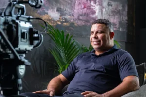 Após pausa, Ronaldo planeja nova SAF com Roberto Carlos no interior de SP