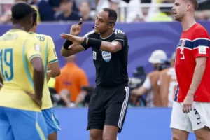 Árbitro com histórico ligado a Messi apitará Inglaterra x Argentina