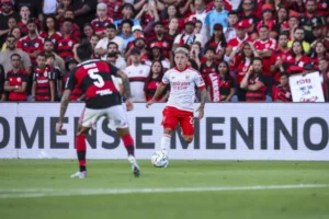 Argentino do Benfica reage às vaias do Flamengo com recado nas redes