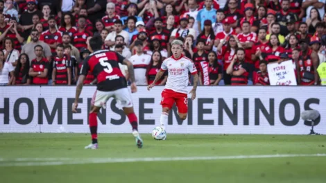 Argentino do Benfica reage às vaias do Flamengo com recado nas redes