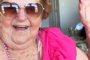 Asilo ameaça expulsar influencer de 96 anos devido a festas "agitadas"