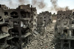 Ataque atribuído a Israel mata palestinos em funeral e em mercado no centro de Gaza