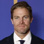 Ator de 'Arrow' descobre mensagem de Neymar oito anos depois e responde ao vivo