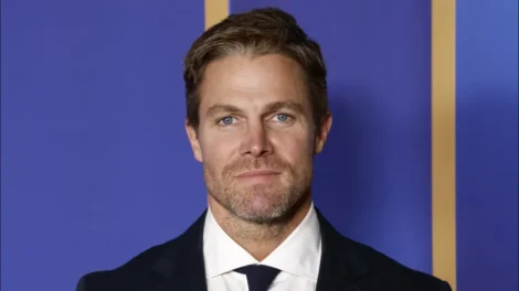 Ator de 'Arrow' descobre mensagem de Neymar oito anos depois e responde ao vivo