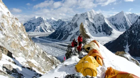 Avalanche deixa dois mortos e oito desaparecidos no Broad Peak