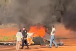 Avião de pequeno porte cai em Mogi Mirim, em São Paulo