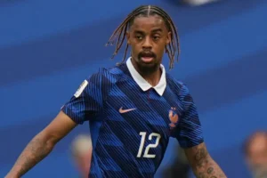 Barcola decide não renovar com PSG e abre chance de saída, diz jornal
