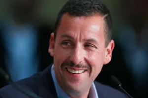 'Beijem-se todos os dias', aconselha Adam Sandler a Taylor Swift e Travis Kelce
