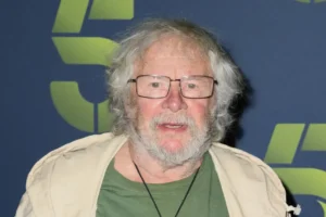 Bill Oddie, apresentador e comediante britânico, morre aos 85 anos