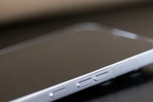 Botão de ligar do celular esconde funções úteis; conheça cinco