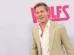 Brad Pitt oficializa namoro com designer no casamento de Taylor Swift