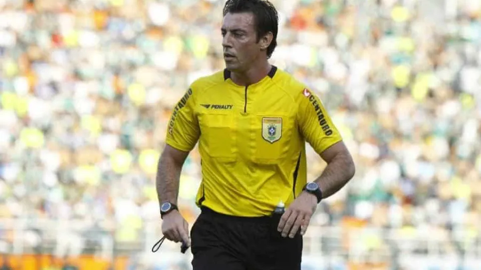 CBF defende árbitro Raphael Claus, chamado de 'suspeito' por Trump