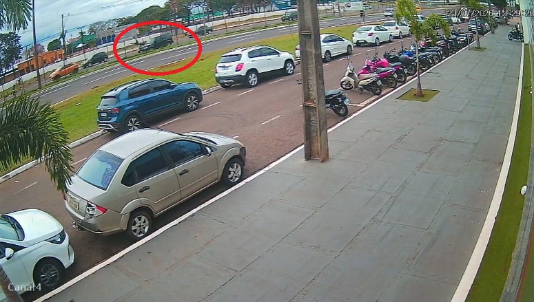 Câmeras de segurança registram atropelamento de trabalhador na Avenida Colombo, em Maringá