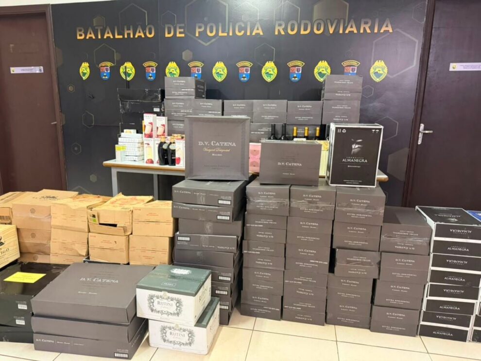 Carga de vinho importado avaliada em R$ 150 mil é apreendida na região de Maringá