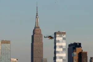 Casal é preso após subir ao topo do Empire State Building em Nova York