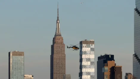 Casal é preso após subir ao topo do Empire State Building em Nova York