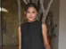 Chrissy Teigen posta foto com mamilo à mostra, é criticada e responde