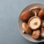 Cinco alimentos que não devem ser consumidos crus