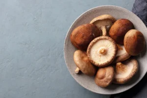 Cinco alimentos que não devem ser consumidos crus