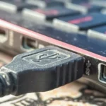 Como limpar a porta USB do celular ou notebook sem causar danos