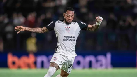Corinthians paga uma parcela de direitos de imagem atrasados ao elenco