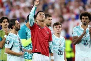 Cristiano Ronaldo chora ao homenagear Diogo Jota após vitória de Portugal
