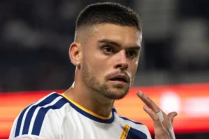 Cruzeiro anuncia contratação de Gabriel Pec, cria do Vasco