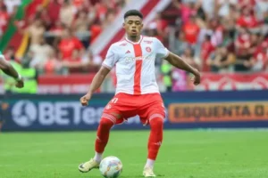 Denunciado, zagueiro do Inter pode levar gancho enquanto durar lesão de Pec
