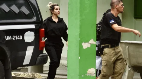 Deolane escolheu dividir cela por sofrer de síndrome do pânico, diz MP-SP