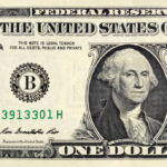 Dólar cai ao menor valor desde junho com alta do petróleo