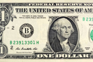 Dólar cai ao menor valor desde junho com alta do petróleo
