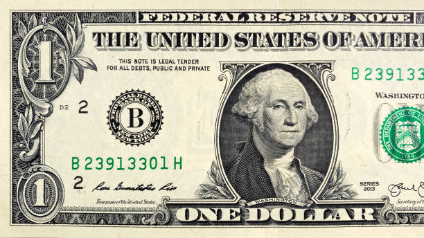 Dólar cai ao menor valor desde junho com alta do petróleo
